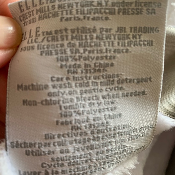 Elle Decor Embossed Throw blanket white NWT - Picture 5 of 9